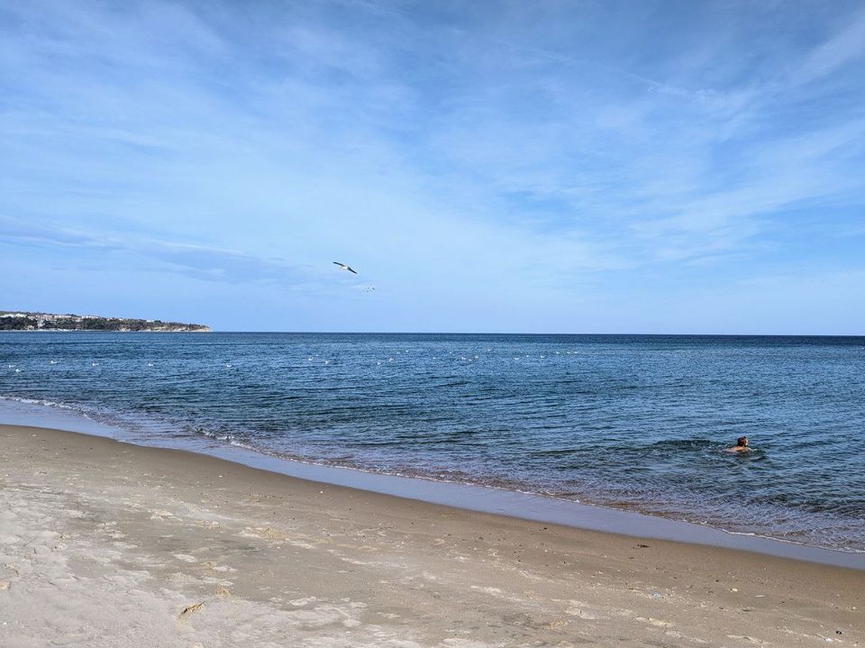 Blick über den Strand aufs offene Schwarze Meer