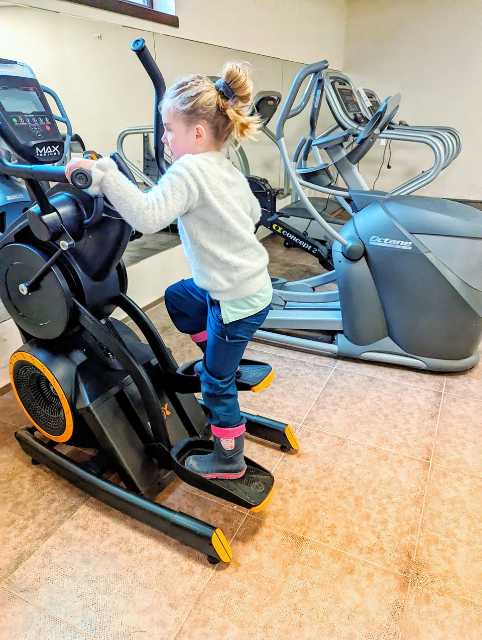Trainingsgeräte im Fitnessraum des Obzor Beach Resorts